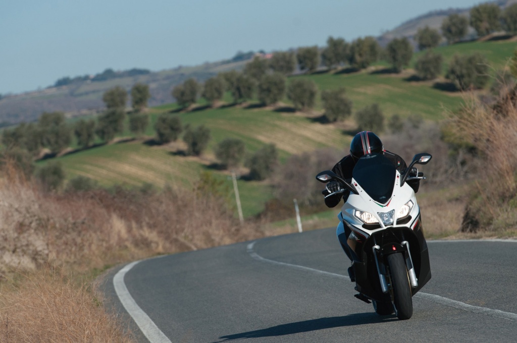 Фото скутера Aprilia SRV 850 ABS